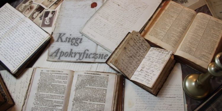 Apokryfy w świetle Biblii i historii - kosciol.czest.pl